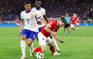 Pháp thua trận, hậu vệ Arsenal vẫn được khen ngợi