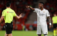 Vinicius khinh thường trọng tài khi bị nhắc nhở