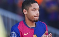 Ngày cuối của Vitor Roque tại Barca: Suy sụp, nước mắt và những cái ôm