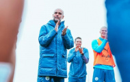 Thầy trò Guardiola tươi như hoa chào đón vị khách đặc biệt