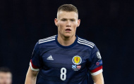 Rời Man United, McTominay bị trêu chọc ở Napoli