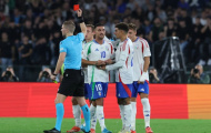 Chiếc thẻ đỏ tai hại khiến Italia đánh rơi lợi thế