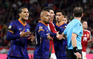 Toàn cảnh 2 thẻ vàng trong 3 phút của Van Dijk
