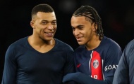 Căng thẳng với PSG bùng nổ khi Mbappe thấy em trai khóc