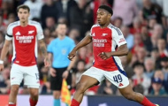Thần đồng Arsenal lập 2 kỷ lục ở Champions League