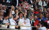 Cầu thủ Sheffield rơi nước mắt nhìn Sunderland vỡ òa niềm vui thăng hạng