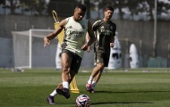 Alonso theo sát Mbappe trong buổi tập ở Real Madrid