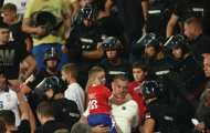 Trận Serbia vs Anh hỗn loạn, cảnh sát cơ động lập tức can thiệp