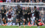 Ugochukwu lập công muộn màng, Burnley thất bại trước Villa