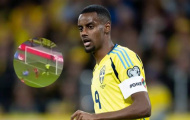 Fan Thụy Điển cạn lời khi Alexander Isak bỏ lỡ khó tin