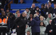 Chelsea mở điều tra sự cố ném chai tại Stamford Bridge