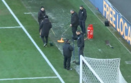 Góc khuất vụ Hull City dùng đèn khò sấy sân