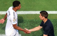 Jude Bellingham nổi đóa vì bị nghi bẻ ghế Xabi Alonso