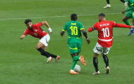 Mane và Salah xô xát dữ dội trong trận bán kết AFCON