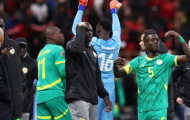 Chung kết AFCON suýt vỡ trận, Senegal bỏ đá vì bị xử ép