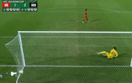 Thủ môn Hàn Quốc xin lỗi vì đổ người sai cả 7 lần