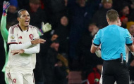 Van Dijk tố trọng tài bỏ qua lỗi ở bàn thua quyết định