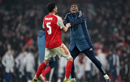 Hincapie hóa lá chắn thép đưa Arsenal tới Wembley