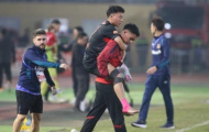 Bão chấn thương càn quét V-League, HLV Kim Sang-sik lo sốt vó