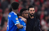 Arbeloa phản pháo cực gắt bảo vệ Vinicius