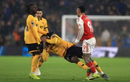 Merson lo Arsenal mất cúp sau màn loạn đả ở Molineux
