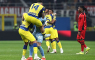 AC Milan thua sốc Parma và bị Inter bỏ xa 10 điểm