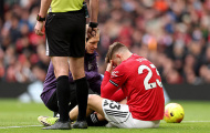 Luke Shaw gục ngã đầy trớ trêu sau lời khen của Carrick