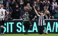 Tại sao Man Utd lại thua ngược Newcastle dù đá hơn người?