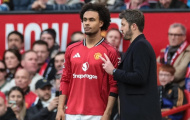 Michael Carrick cần ngừng lãng phí Joshua Zirkzee