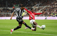 Vì sao MU bắt buộc phải mua 'máy quét' sau trận thua Newcastle?