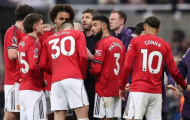 Evra phẫn nộ vì Scholes và Neville công kích Michael Carrick