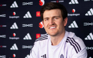 CHÍNH THỨC: Harry Maguire giảm lương để gia hạn với Man Utd
