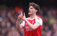 Declan Rice an ủi đồng đội sau màn trình diễn thảm họa