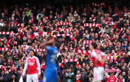 Nhân viên Bournemouth bị buộc ngồi yên vì khiến fan Arsenal nóng mặt