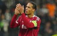 Van Dijk ủng hộ khi CĐV Liverpool biểu tình giá vé
