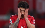 Carragher và Carrick nổi đóa vì Martinez bị đuổi do kéo tóc