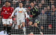 Bất chấp điểm yếu chơi chân Lammens vẫn là số một tại MU