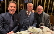 Sir Alex Ferguson đãi khách VIP trong ngày MU thất thủ trước Leeds