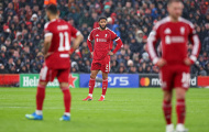 Fan Liverpool phẫn nộ khi Slot thay Joe Gomez sau 23 phút