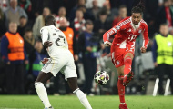 Camera bắt trọn khoảnh khắc bất ngờ trên khán đài trận Bayern đấu Real