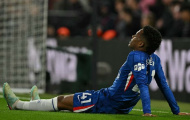 Estevao khóc nức nở trong phòng thay đồ Chelsea