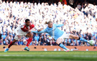 Neville chỉ ra sai lầm khiến Arsenal thủng lưới trước Haaland
