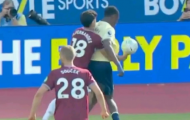 Fan Spurs phẫn nộ tố VAR tước cơ hội trụ hạng