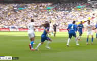 Fan MU bức xúc vì Calvert-Lewin thoát thẻ đỏ vụ kéo tóc Cucurella