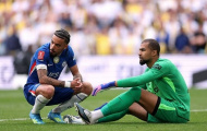 Sao Leeds phẫn nộ tố thủ môn Chelsea giả chấn thương