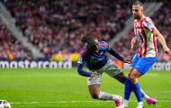 Simeone náo loạn đường biên khiến Arsenal bị tước phạt đền