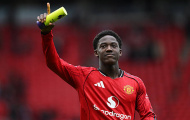 Kobbie Mainoo vỡ òa cảm xúc sau khi kết liễu Liverpool