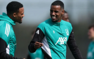 Arne Slot báo tin vui về Alexander Isak sau trận thua MU