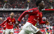 Kobbie Mainoo là chứng nhân lịch sử tại Old Trafford