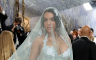 Georgina Rodriguez gây sốt tại Met Gala với váy xuyên thấu